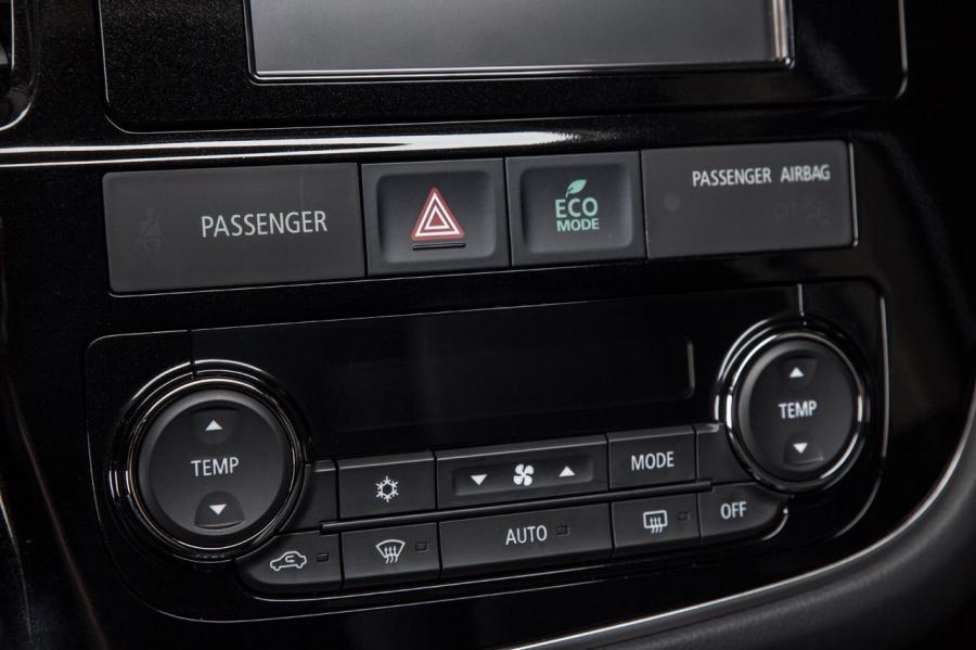  Mitsubishi Outlander 2014 года  (фото 48 из 136)